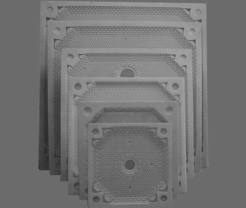 Replaceable membrane filter plates come in different sizes and feed eyes