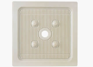 Chamber filter plate filtering area covered by grooves